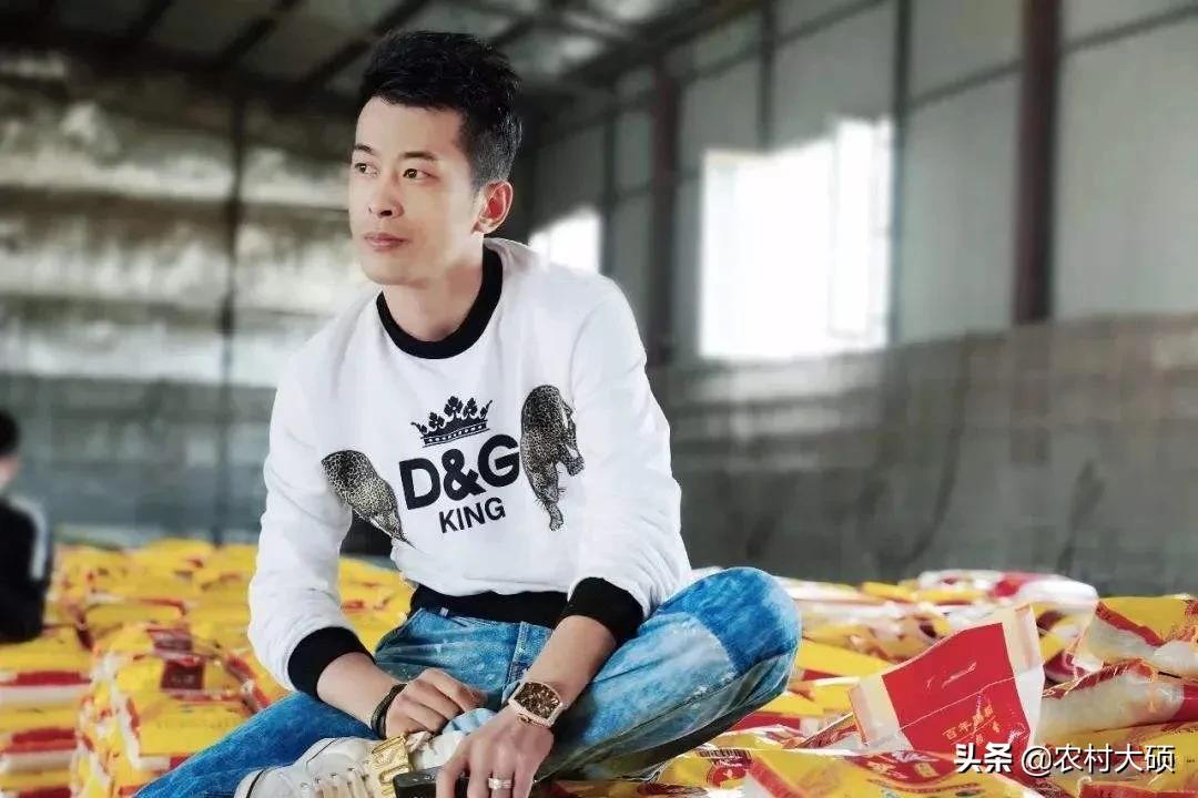 辛巴退出直播行业（狮子王中，辛巴没有害死父亲为什么离开了家？）