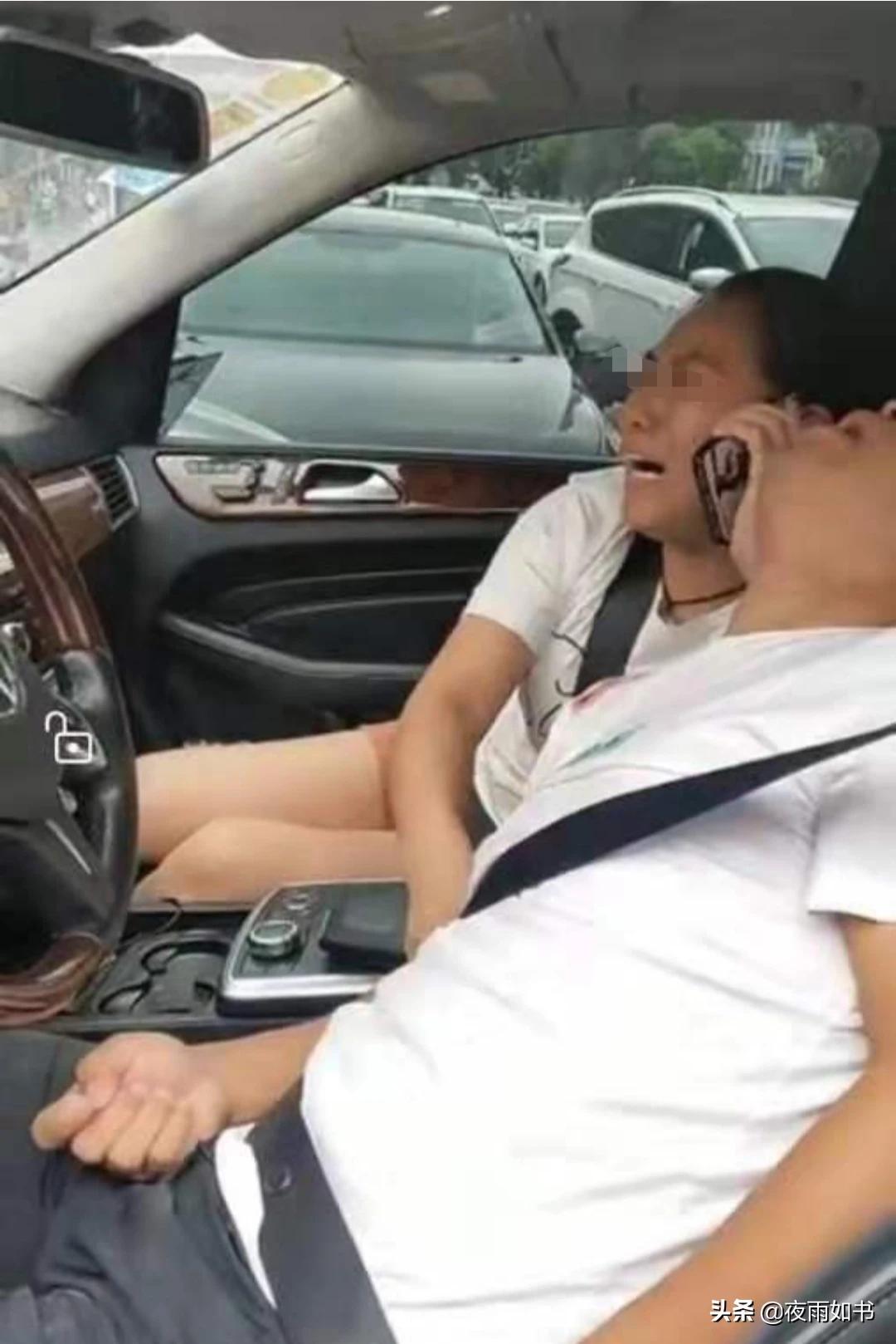 奔驰撞车