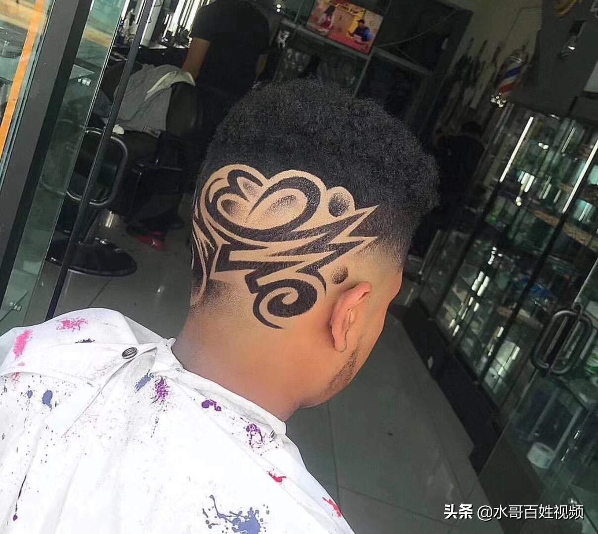 圆眼睛化妆技巧男士
