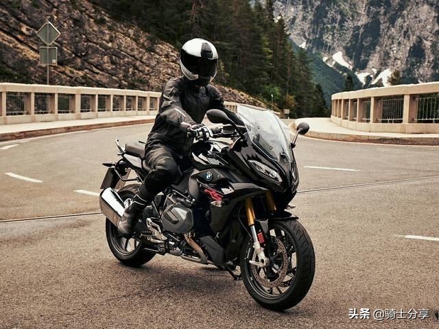 宝马旅行摩托