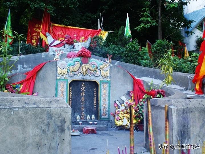 南宋赵昺死后是葬在深圳南山区还是葬在传说的九龙岛？为什么？