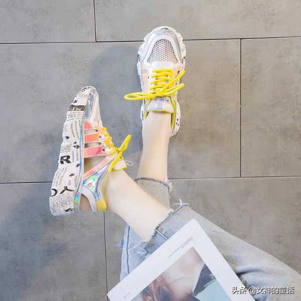 今天女款运动服装穿搭直播视频,女士泳衣穿搭的全过程?