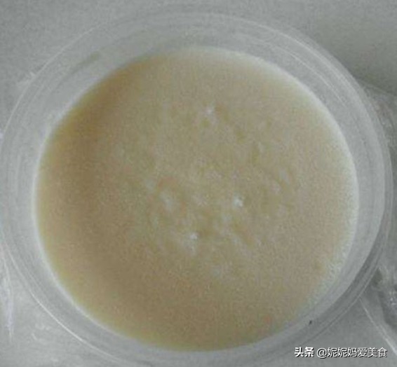 [香草冰激凌]香草的冰淇淋是什么颜色？