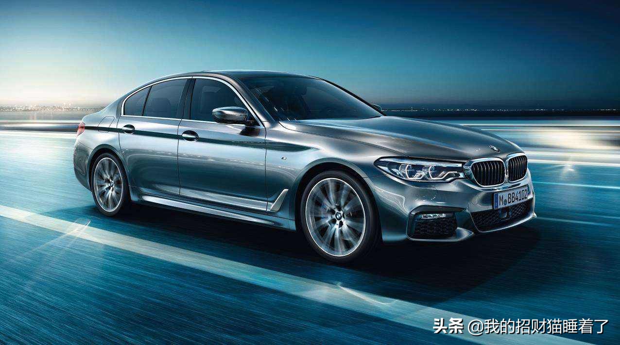 奥迪白色a8
