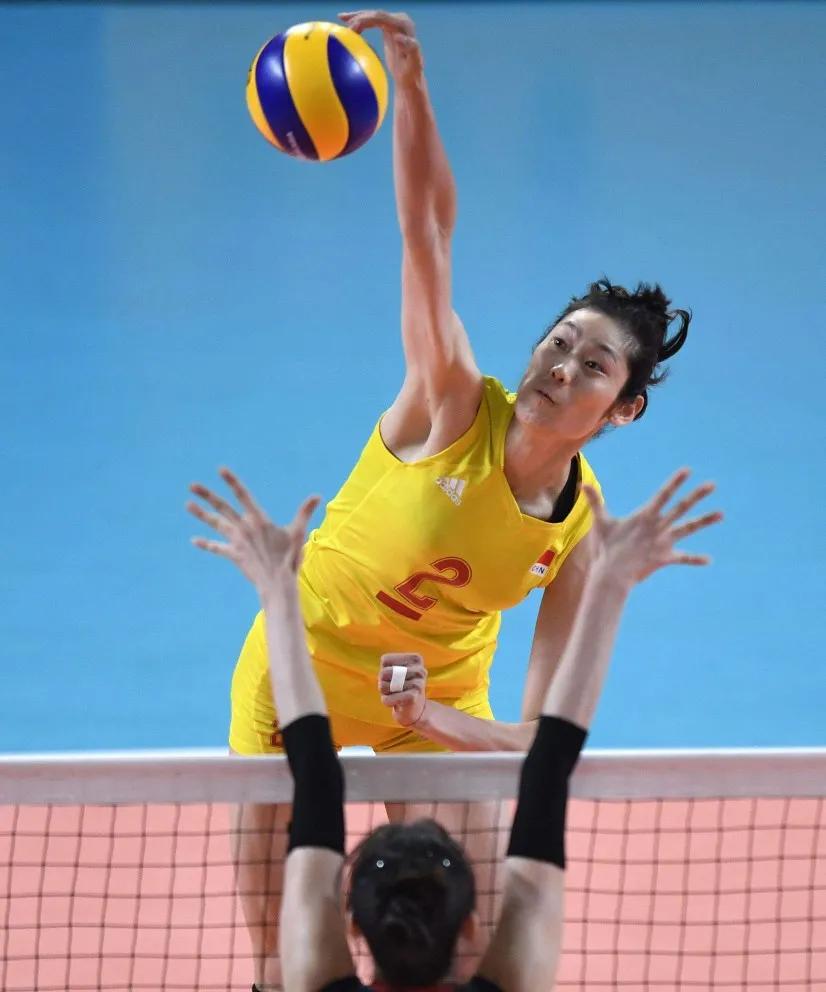 排球队员场上是如何分工的?各自有什么职责? 排球队员场上是如何分工的?各自有什么职责?