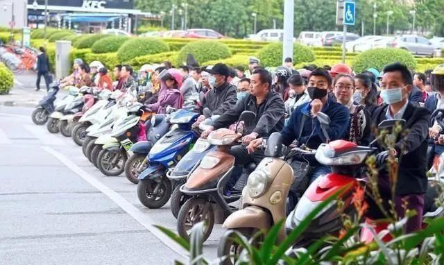 [建议不让老人接送娃]老年人想要接送孙子，怎么办？