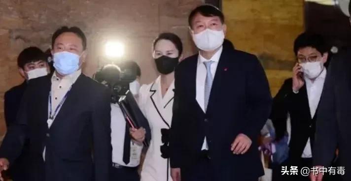 和女友内幕交易被拘