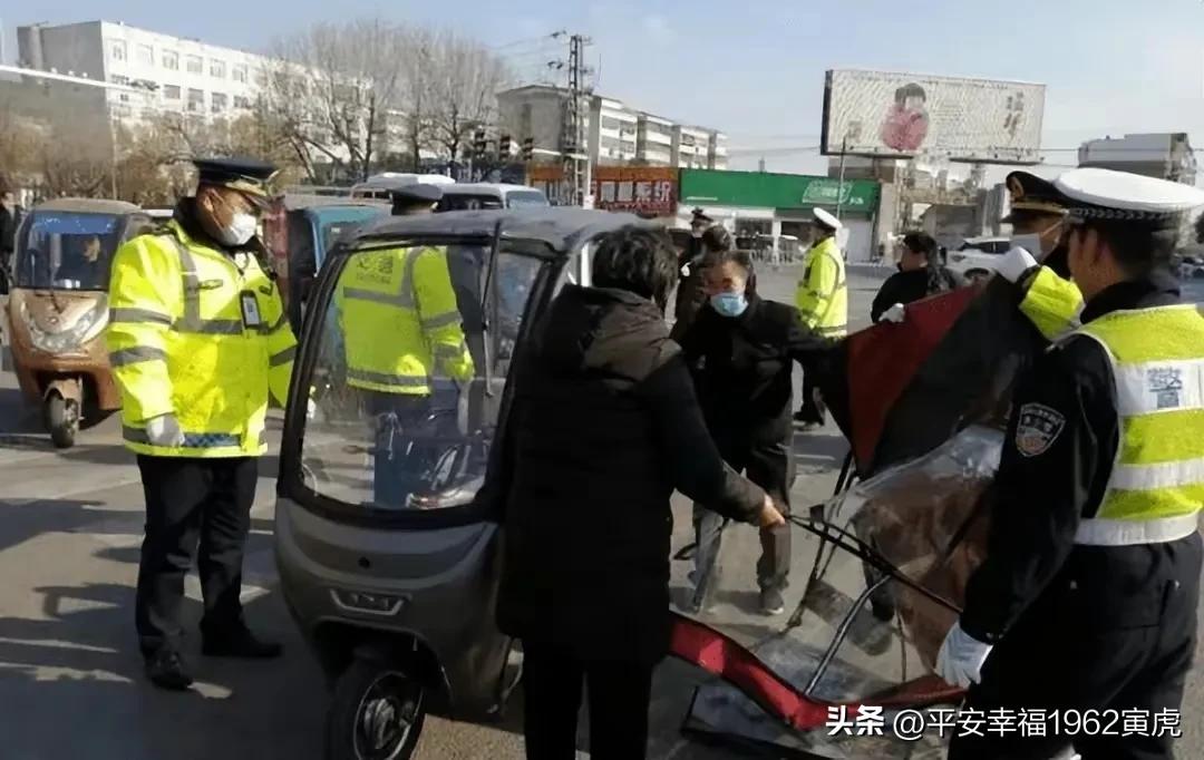 老头乐排队上高速