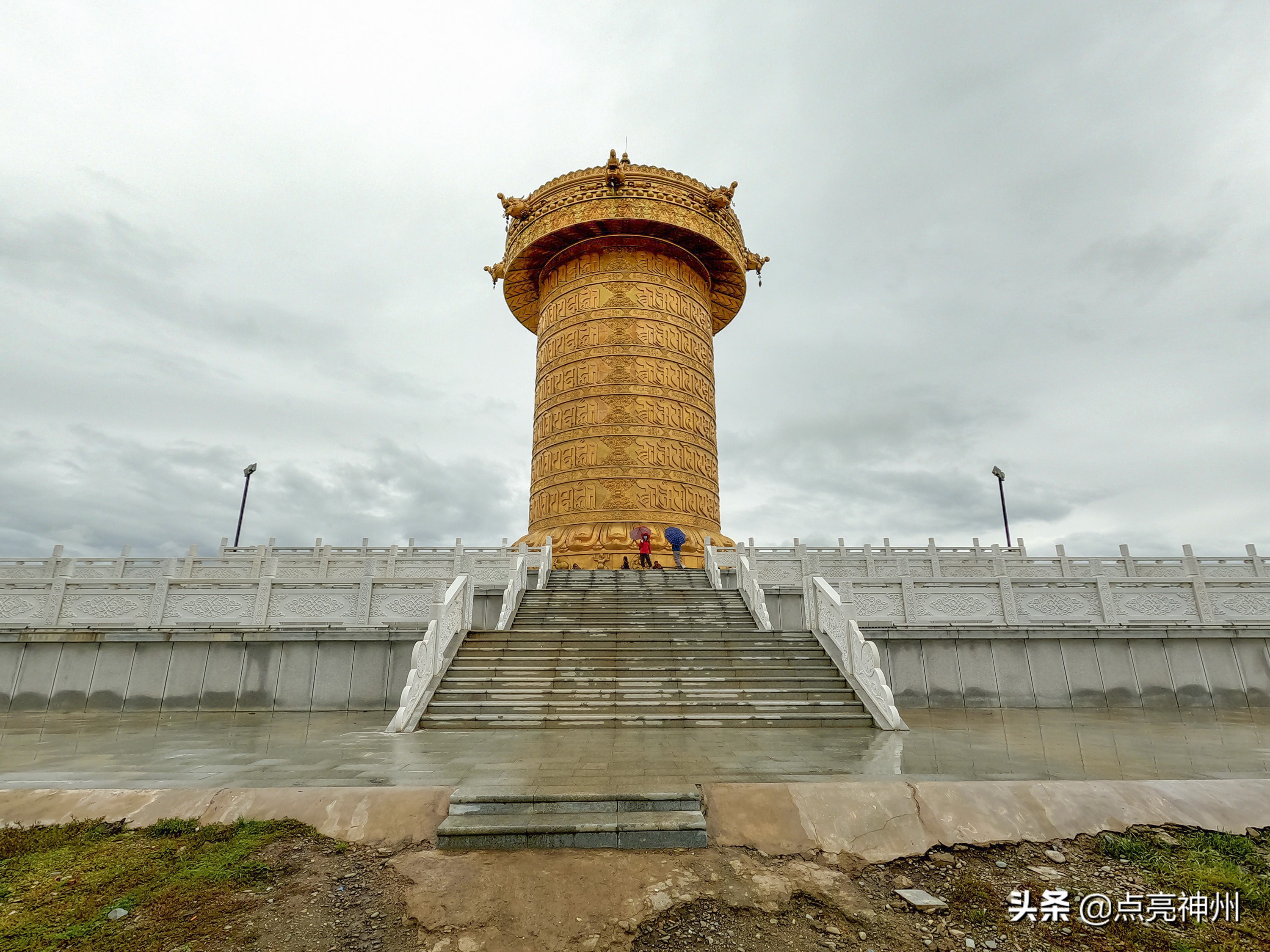 西宁市和大连市哪个好些