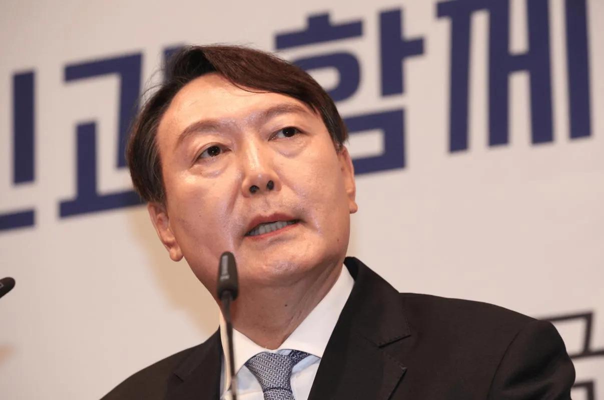 和女友内幕交易被拘