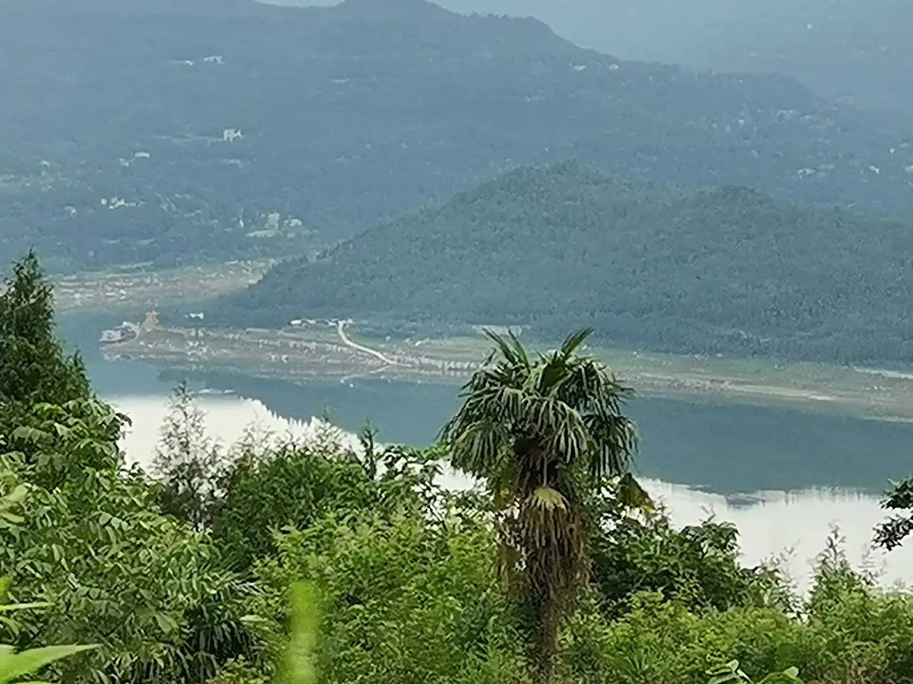 僧人顶38度高温种地