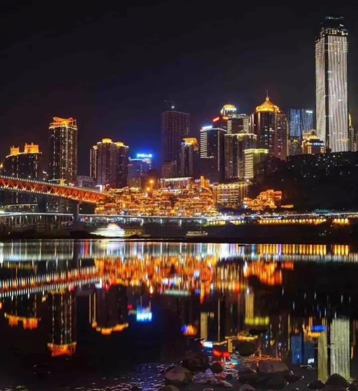 重庆与香港哪个好玩一点