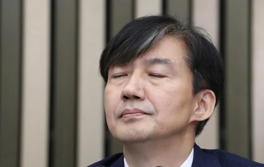 和女友内幕交易被拘