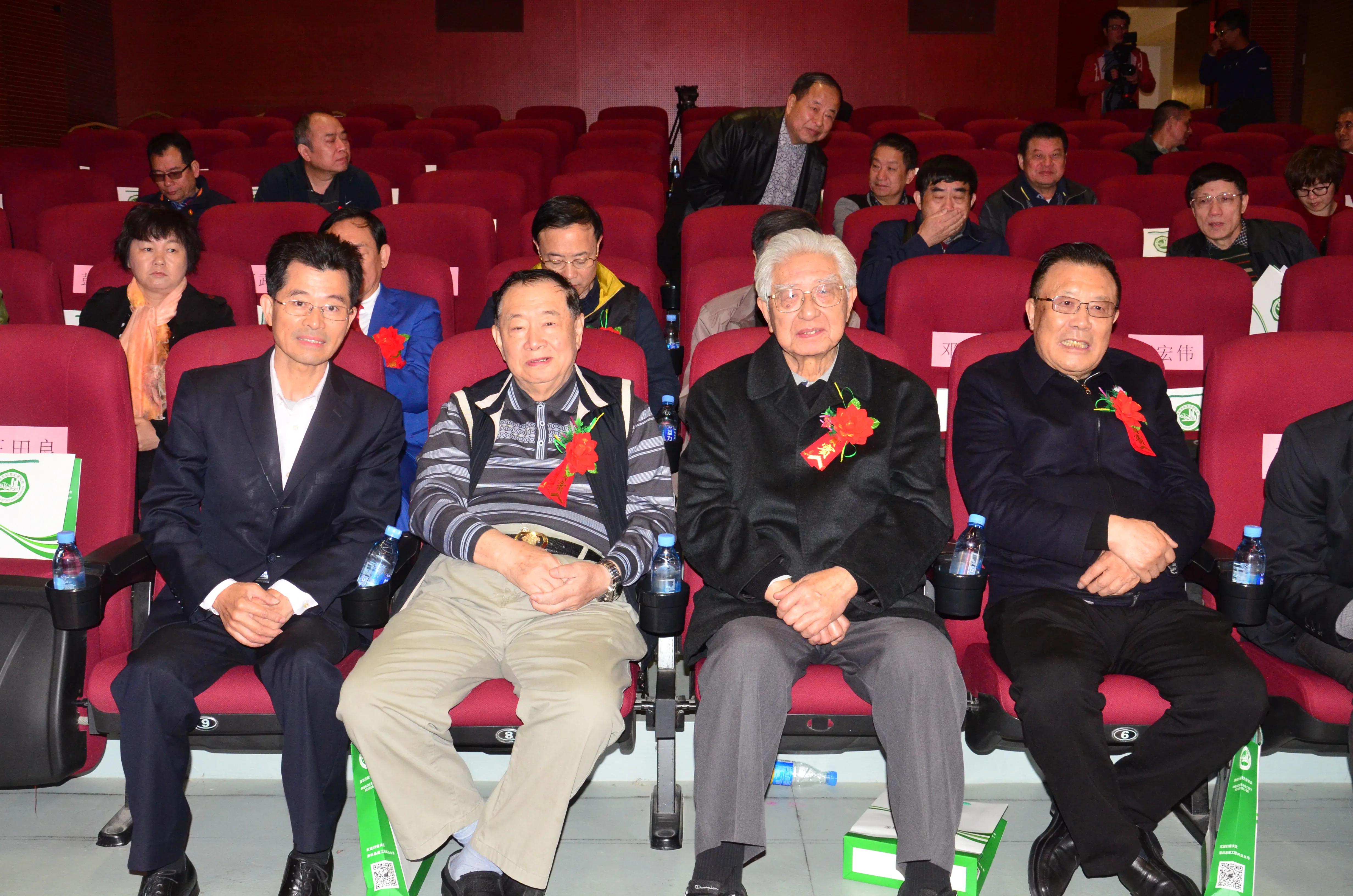 现在深圳市副市长姓什么