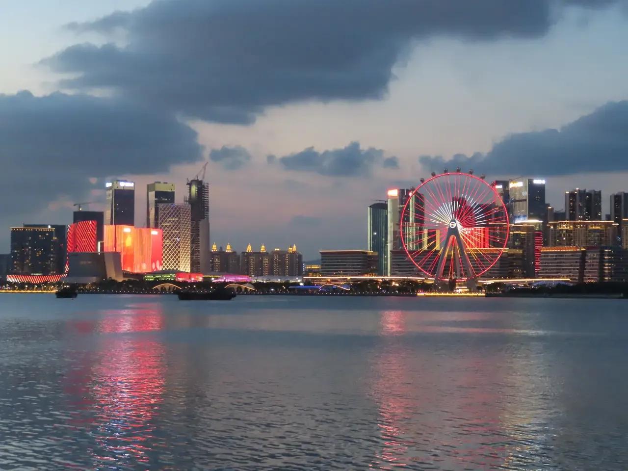 震撼对比！深圳龙岗十年蝶变，你见证了哪一刻？