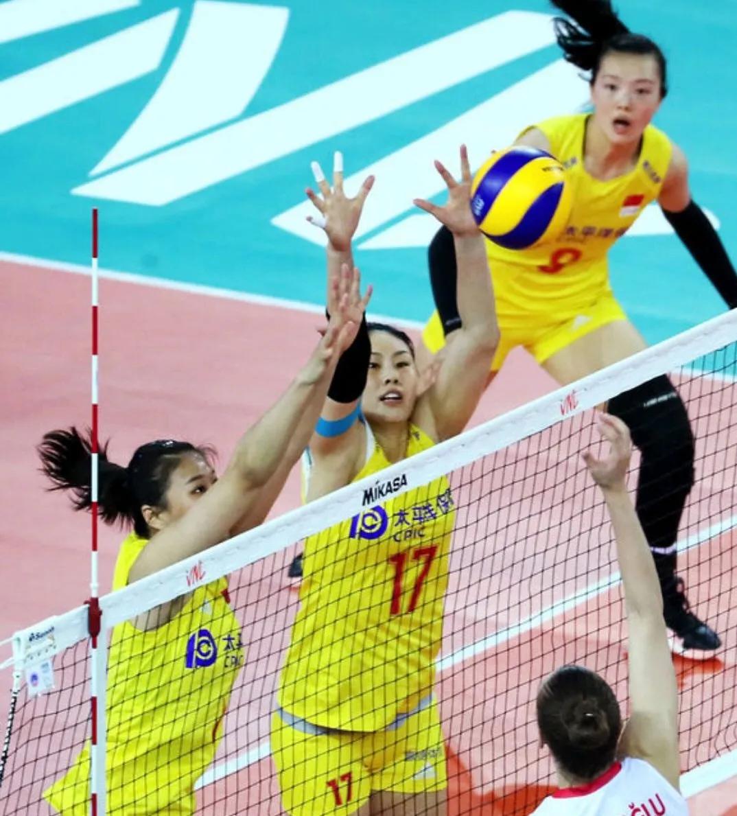 排球队员场上是如何分工的?各自有什么职责? 排球队员场上是如何分工的?各自有什么职责?