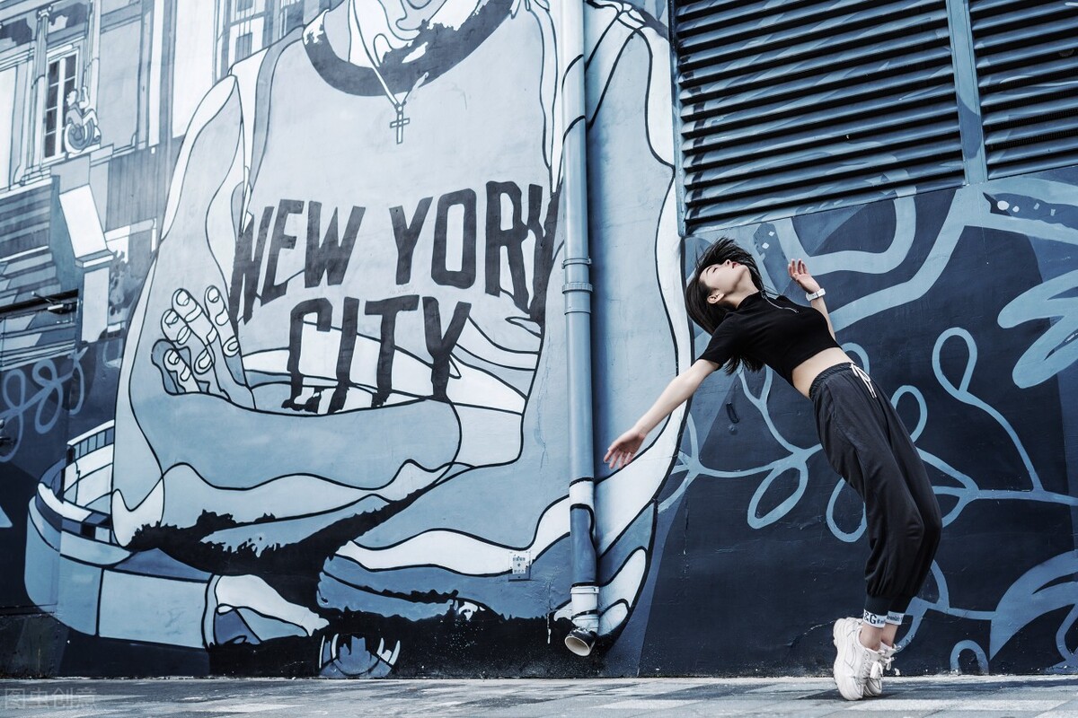 [撩骚情话]没见面的相亲男，刚加微信，就开始撩骚、土味情话，这靠谱吗？