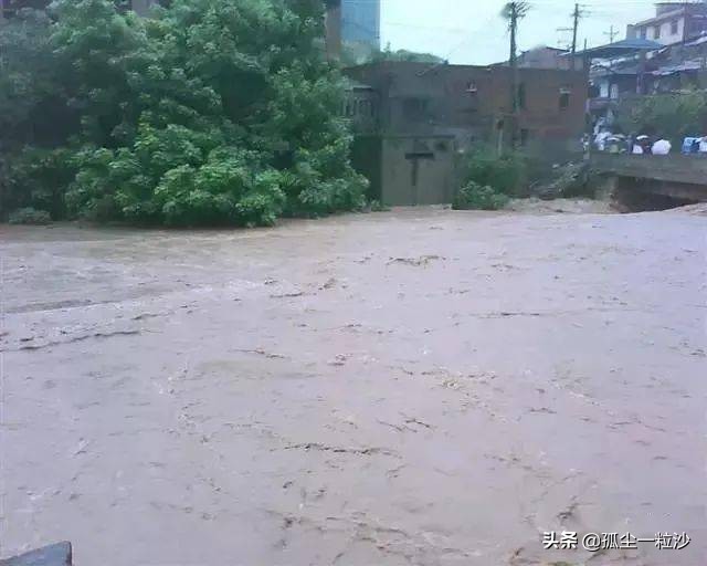 如何应对暴雨极端天气？：极端暴雨怎么来的