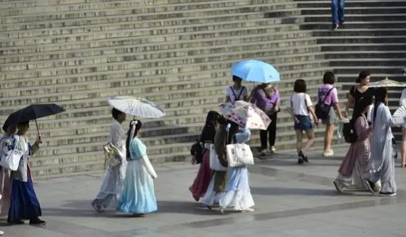 [西安汉服店主被拘5天]西安西北商贸有卖汉服的么？