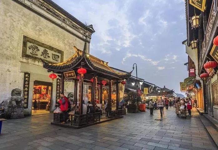 假装给女生化妆技巧
