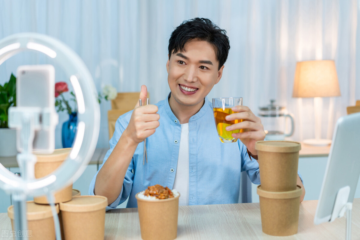 中国人在海外生活靠自己，中国人在海外生活靠自己赚钱