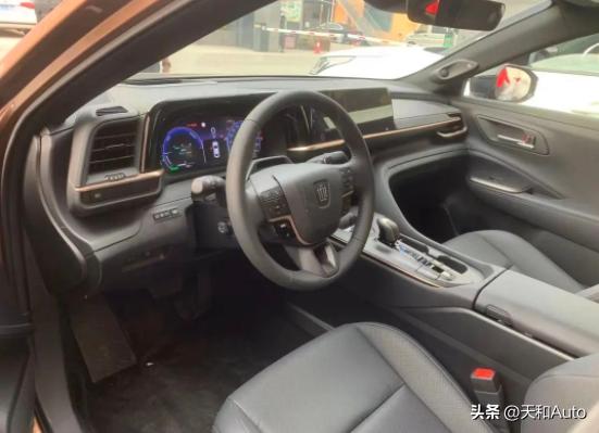丰田皇冠轿车