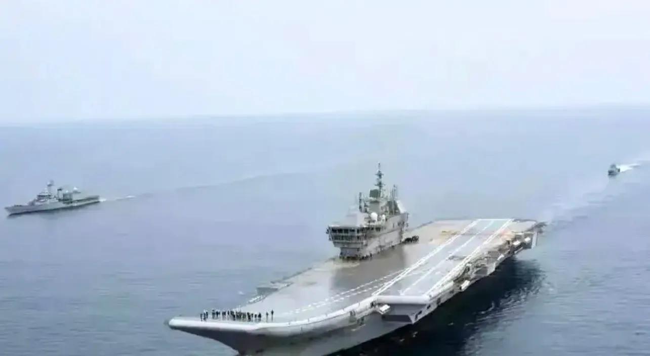 [日本网友赞叹福建舰]除了003福建舰，世界上还有哪些在建或即将服役的航母？