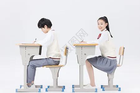 夹缝求生怎么创新？：夹缝求生