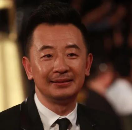 男子在办公室嫖娼猝死，算不算工伤？卖淫女需要承担责任吗？：嫖娼前猝死索赔131万