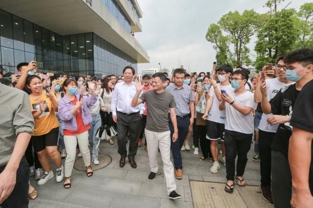 马云为什么选杭州市