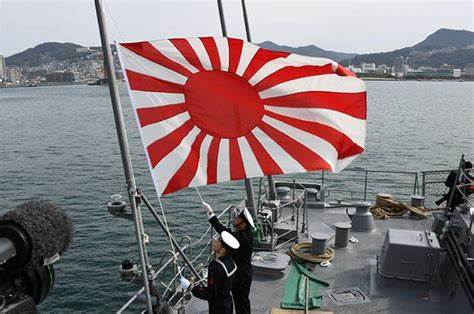 投日本军旗让游客踩