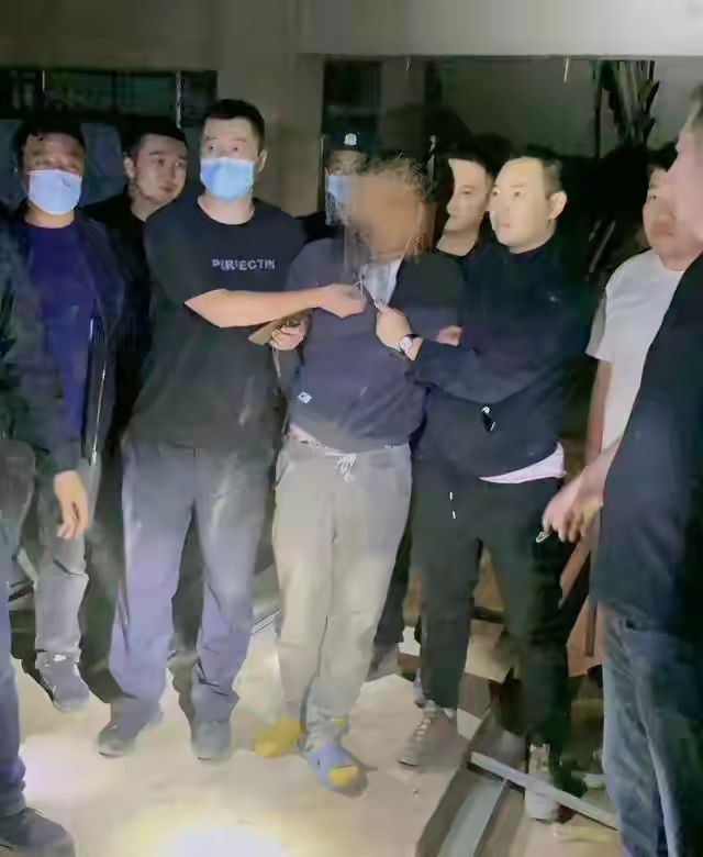 面对前妻对女儿殴打辱骂，前夫将其掐死并藏入冰柜，会怎么判刑？：冰柜藏女儿尸体20年