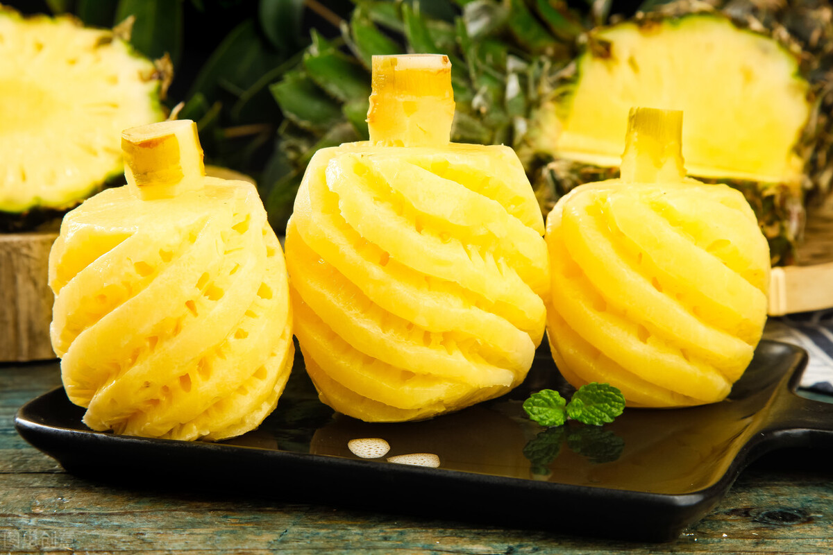 [凤梨就是菠萝吗]凤梨与菠萝一样甜吗？二者的区别在哪？