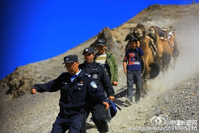 [法治新闻速览]史上最冷淡握手：奥巴马普京会面，握手不看对方