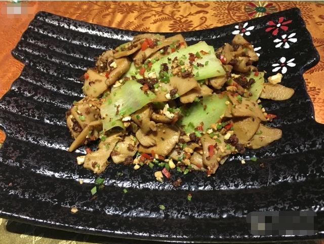 花胶炖鸡脚的功效 2026年花胶炖鸡脚的功效与禁忌