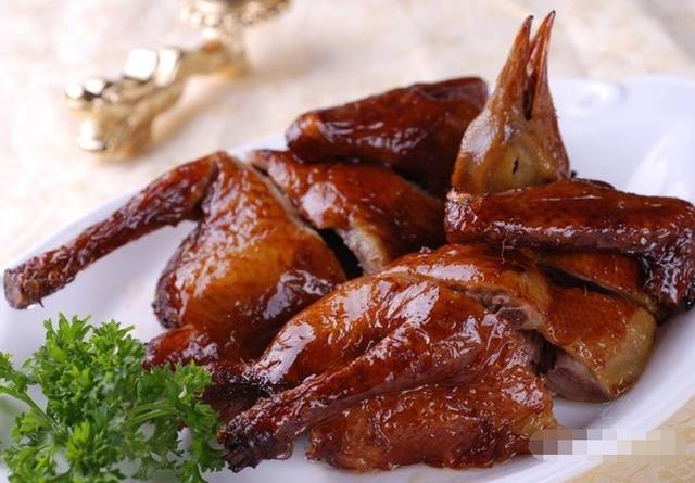 花胶炖鸡脚的功效 2026年花胶炖鸡脚的功效与禁忌 花胶炖鸡脚的功效 2026年花胶炖鸡脚的功效与禁忌