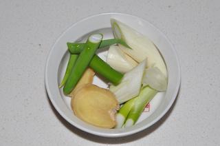 冬笋烧肉的做法