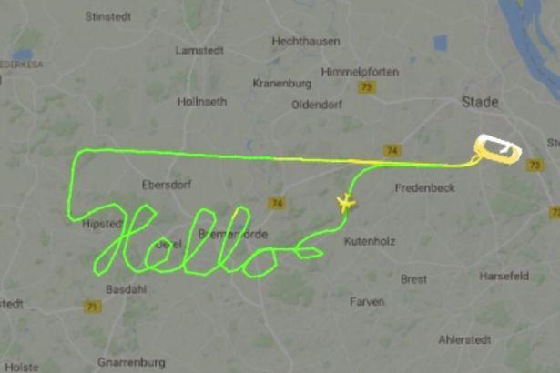 飞行员网站建设（航班跟踪网站捕捉到神奇一幕 飞行员在高空绘制奇特图案）