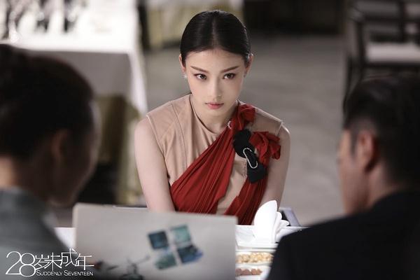 张艺谋女儿张末处女作《28岁未成年》：我乐意喝下这碗鸡汤