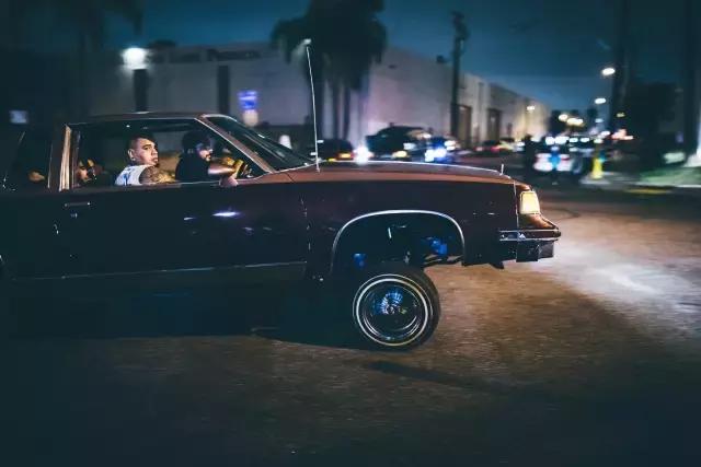 男人都想尝试这辆车,只不过一般人基本买不到