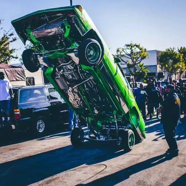 男人都想尝试这辆车，只不过一般人基本买不到