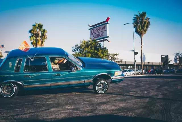 男人都想尝试这辆车,只不过一般人基本买不到