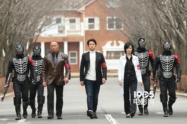 《假面骑士1号》曝海报 大杉涟、阿部力演反派