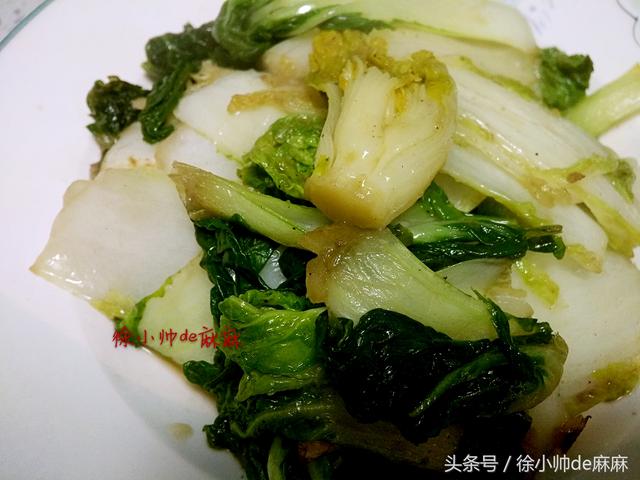 黄心菜怎么做好吃（冬季餐桌上最常见的黄心菜）