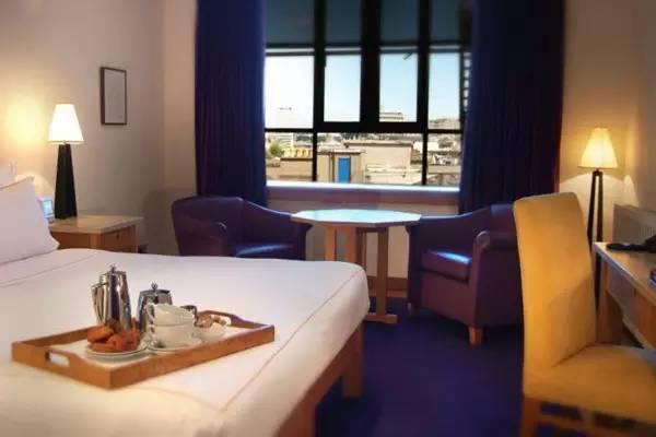 成功睡进明星“家”里去，我有门路！