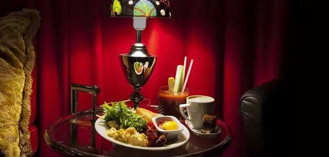 成功睡进明星“家”里去，我有门路！