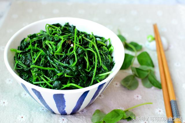 春天多吃“草”，清肠瘦身，炒得好吃是关键
