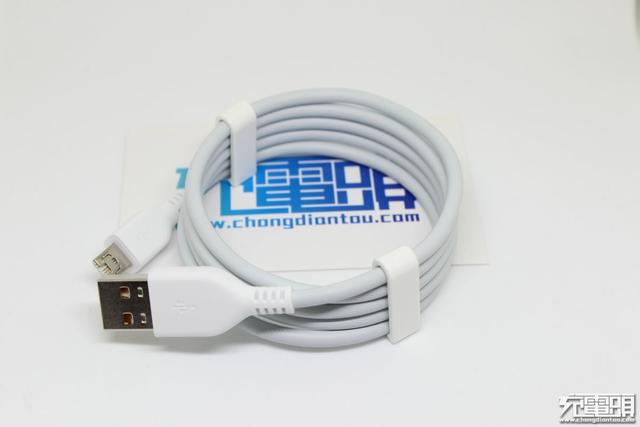 vivoX9充电器输出编号多少（vivo一条数据线凭啥卖这么贵 用放大镜来看）