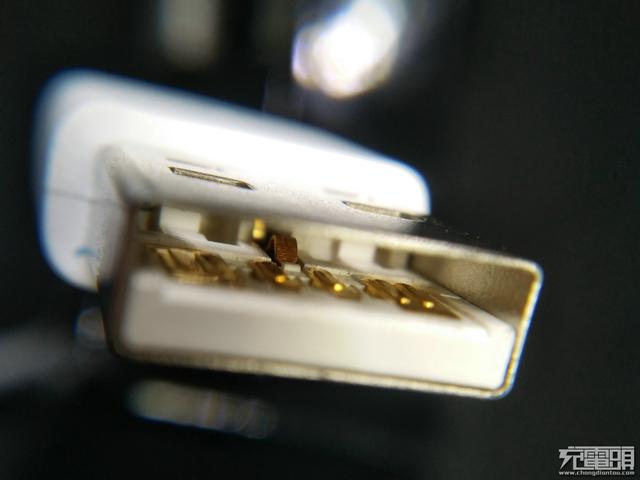 vivo一条数据线凭啥卖这么贵 用放大镜来看