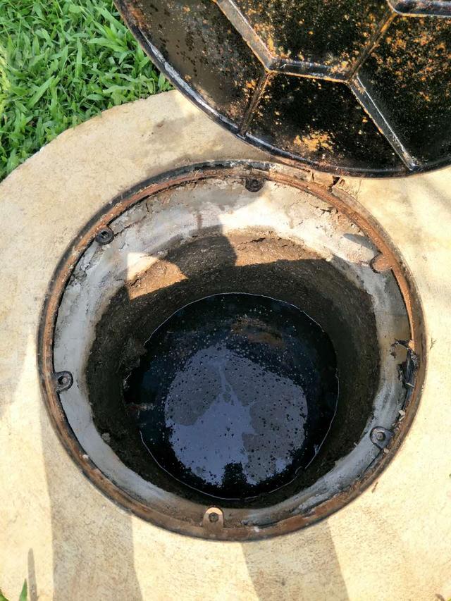 水封井是什么东西（海口一加油站清理油污不到位 环境监察局执法人员下发整改通知）
